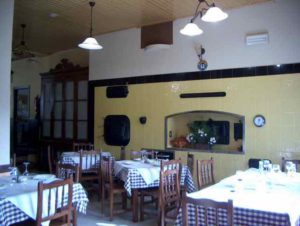 //turismo.trabada.es/engl/wp-content/uploads/2018/03/comedor-300x226.jpg