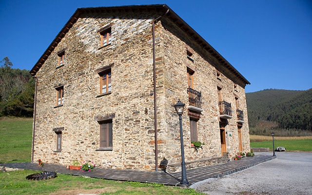 //turismo.trabada.es/engl/wp-content/uploads/sites/11/2018/11/Finca-OBizarro-turismo_Trabada.jpg